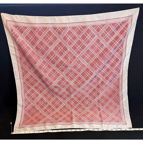 Vintage 1970s–80s Geometric Scarf – Mauve & White Lattice Print – 26” Square - Picture 2 of 4
